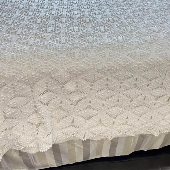92”x88” Vintage Handmade Popcorn Crochet Bedspread - Mid-Century Modern - Cotton - Picture 6 of 8